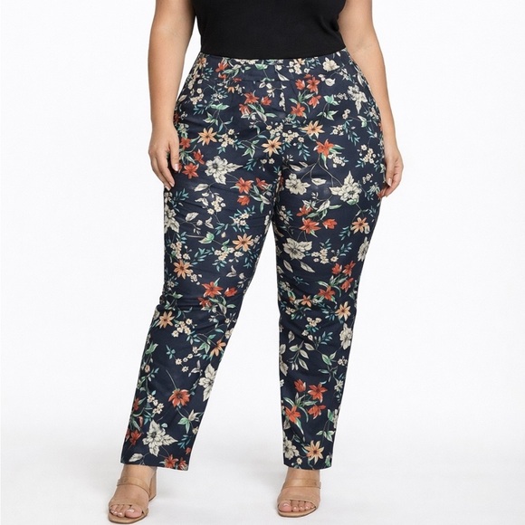Roz & Ali Pants - Roz & Ali Navy Floral Pants size woman 20W pockets front